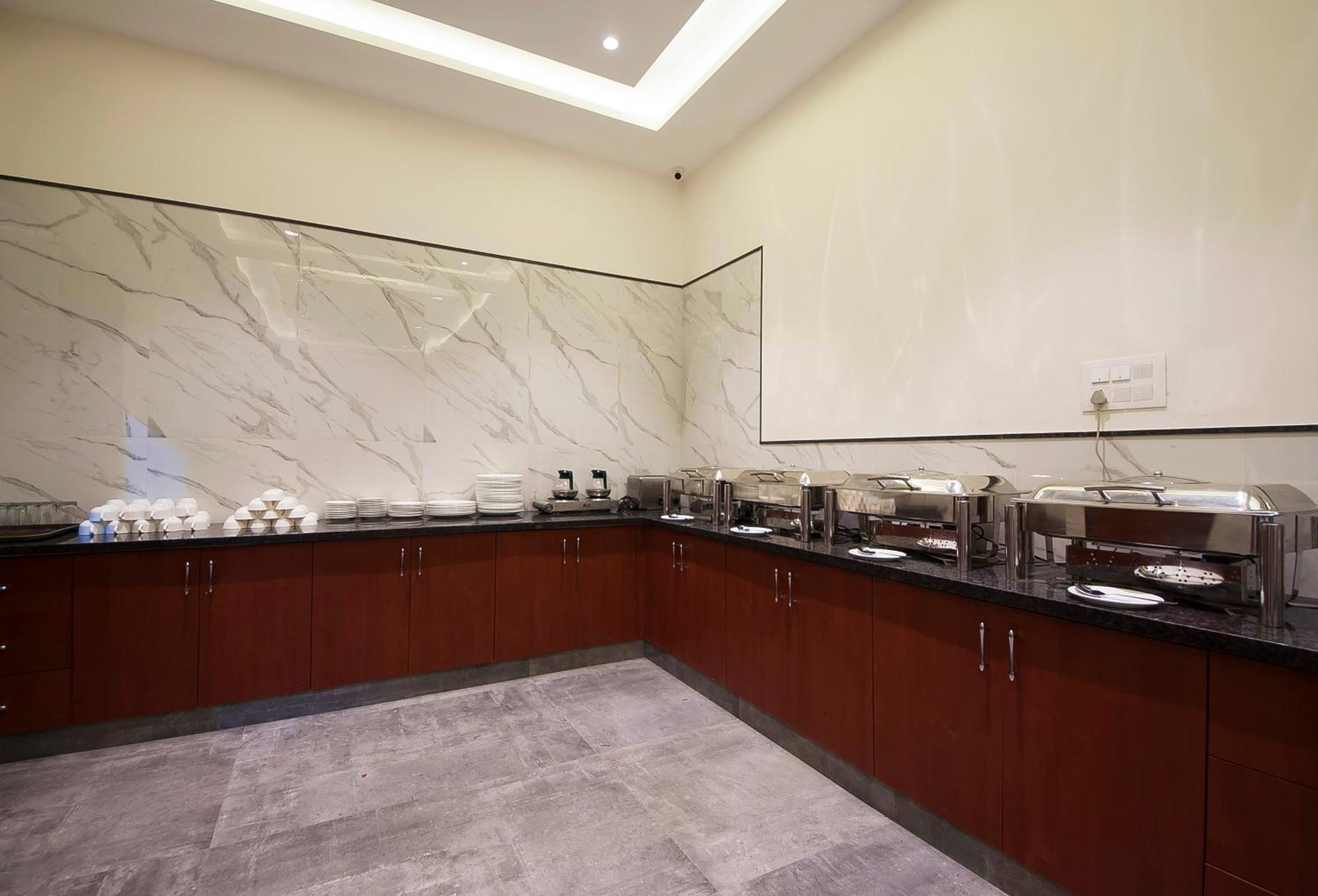 Hotel Z Suite-Near Delhi Airport Neu-Delhi Exterior foto